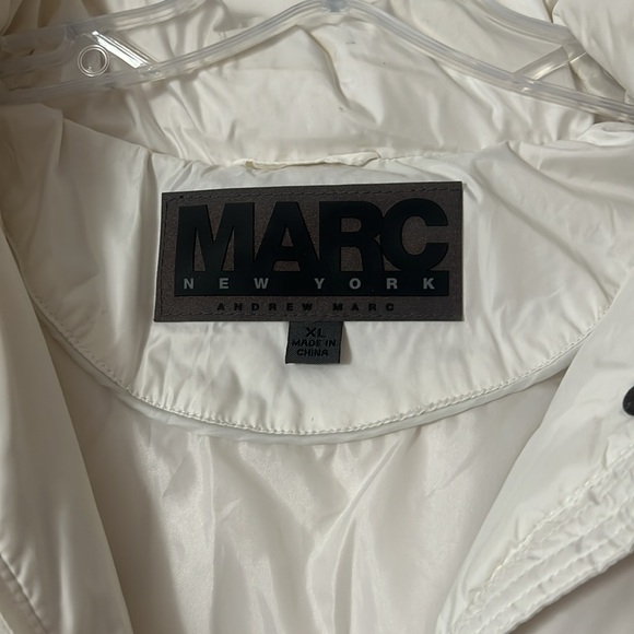 White puffer jacket with removable hood - Picture 3 of 8